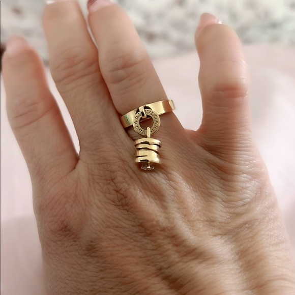 Bvlgari Signature Gold Ring - Authentic - Picture 8 of 8